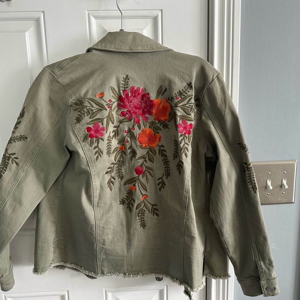 Floral Embroidered Women's Jacket - Picture 2 of 5